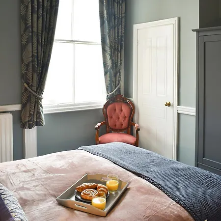 בית נופש Swallows Nest *