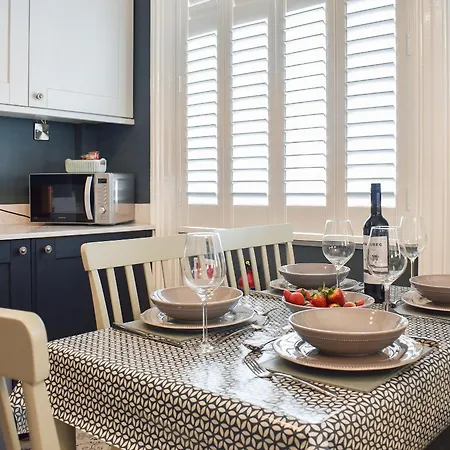 Swallows Nest * סולטברן-ביי-דה-סי