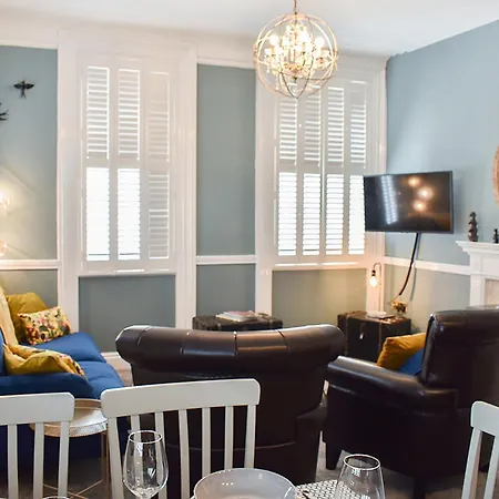 Swallows Nest * סולטברן-ביי-דה-סי