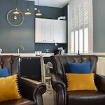 Holiday home Swallows Nest